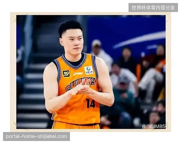 上海队前锋李弘权本赛季迎来爆发，凭借其高效的全能表现锁定一阵席位